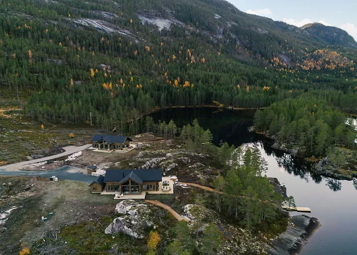 Lakehouse Cedar With Sauna, Boat & Jacuzzi Chalet