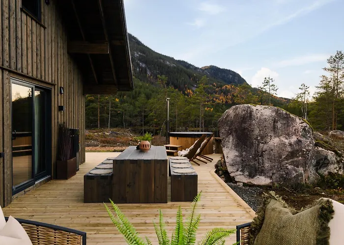Chalet Lakehouse Cedar With Sauna, Boat & Jacuzzi