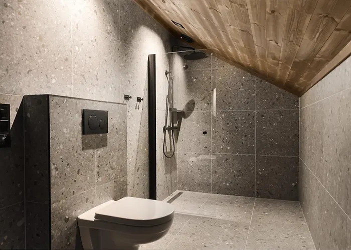 Lakehouse Cedar With Sauna, Boat & Jacuzzi