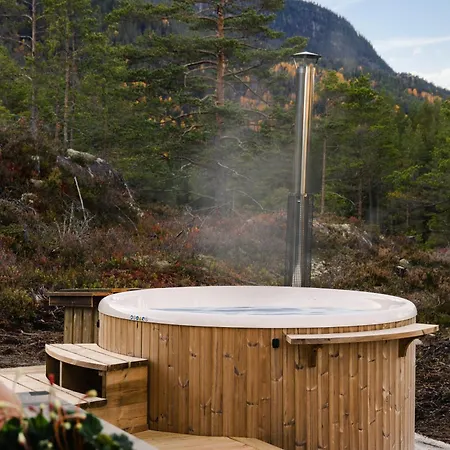 Domek alpejski Lakehouse Cedar With Sauna, Boat & Jacuzzi